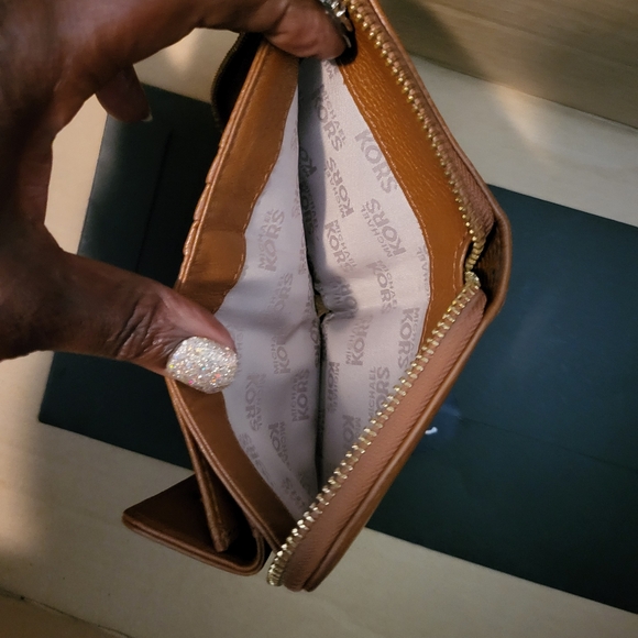 Michael Kors Wallet - Picture 2 of 7